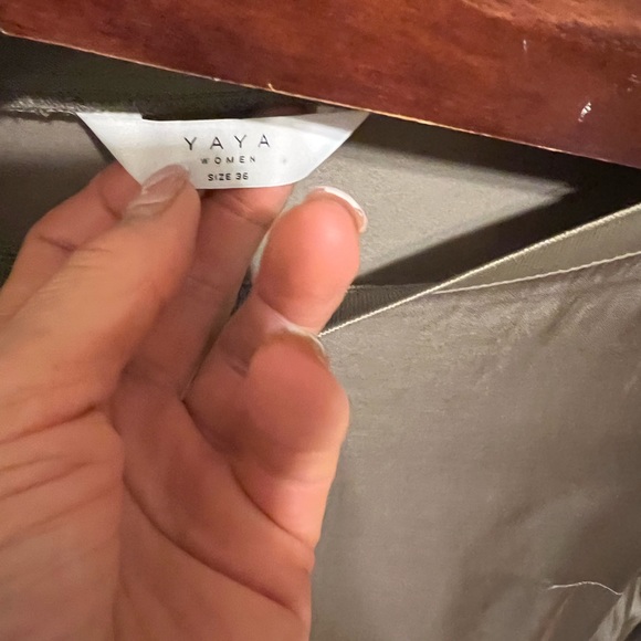 Yaya 100% silk like new condition size M blouse - Picture 3 of 6